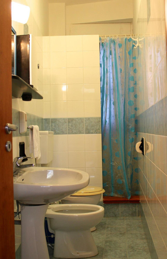 Bathroom 5, Hotel Restaurant Diana, Palermo