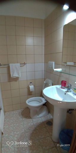 Bathroom 5, Near Termini Station, Roma