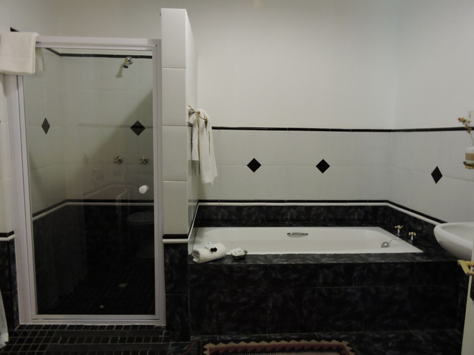 Bathroom 5, Adley House Guesthouse, Eden