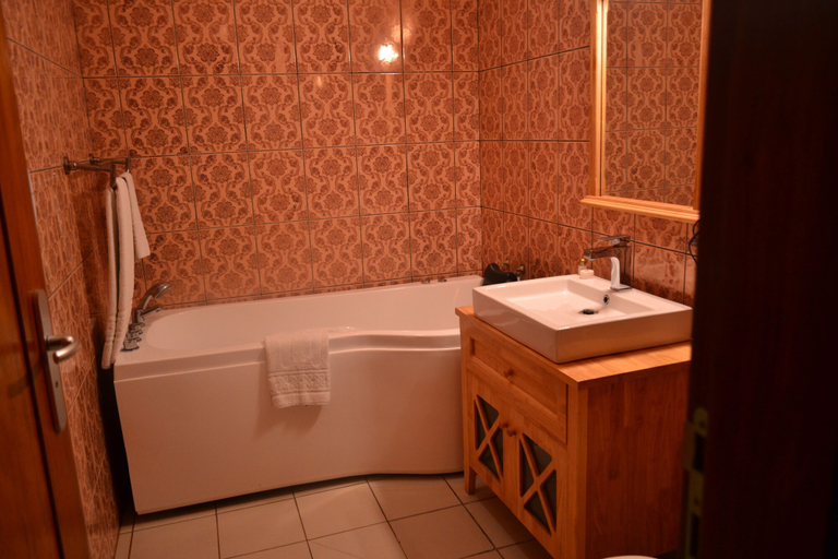 Bathroom 4, Futuris Hotel, Wouri