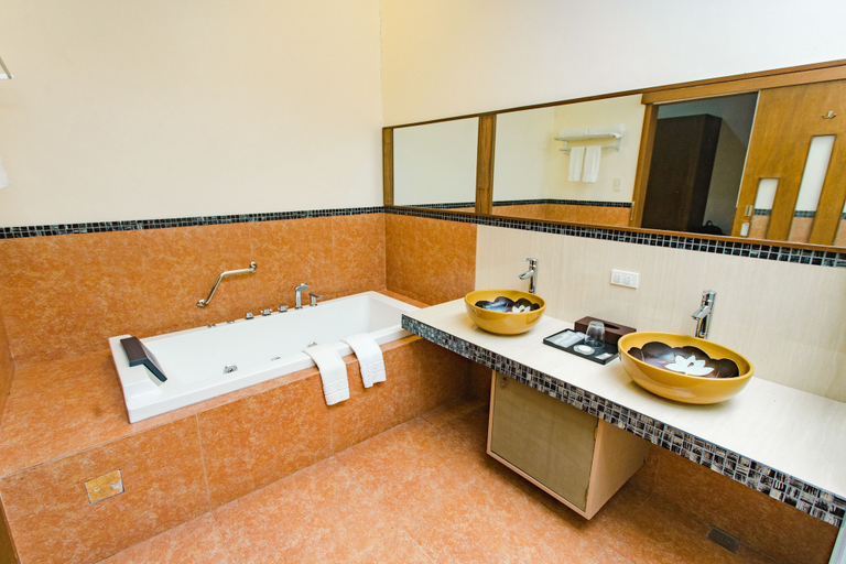 Bathroom 5, The Park - Silang, Silang