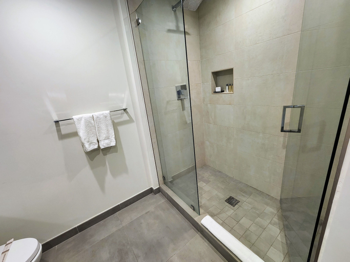 Bathroom 3, CH Luxury Condos & Studios On The Beach, Broward