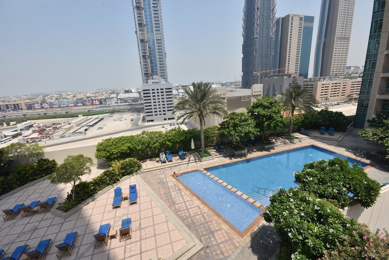 Outdoor pool, Yanjoon Holiday Homes - The Lofts, Dubai