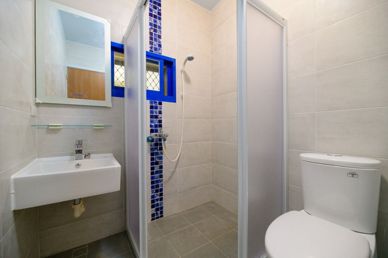 Bathroom 4, Summer Sea Hostel, Penghu