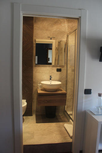 Bathroom 4, Stasera A Casa Da ME, Roma