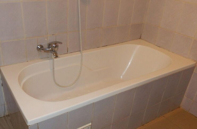 Bathroom 3, Hotel Santa Lucia, Mfoundi