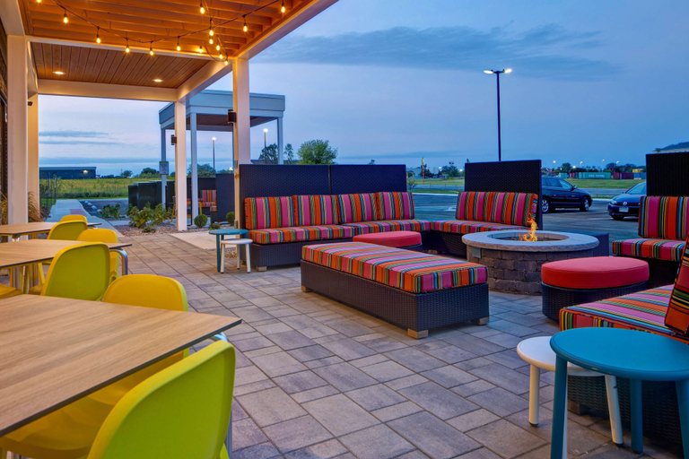 Food & Drinks 5, Home2 Suites by Hilton Loves Park Rockford, Winnebago