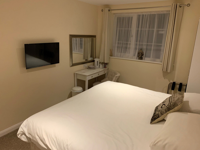 Bedroom 2, Fornham Guest House, Surrey