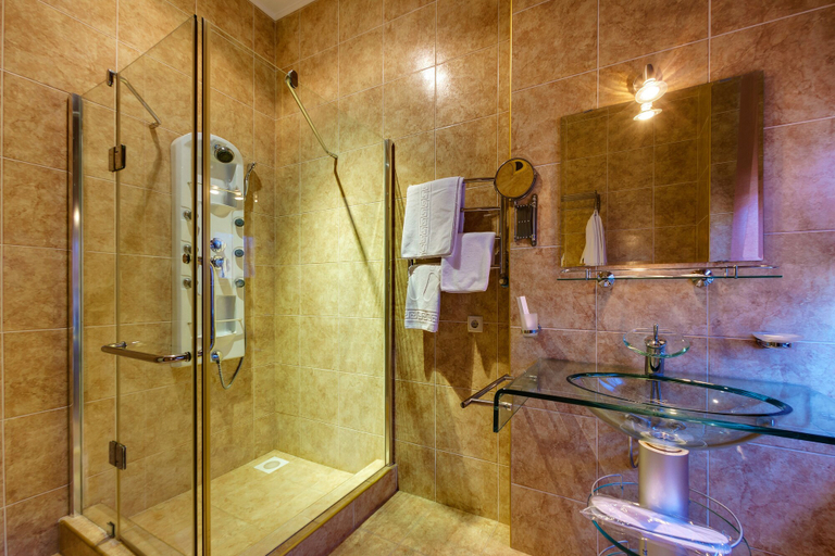 Bathroom 4, Hotel Marton Berlin House, Krasnodar gorsovet