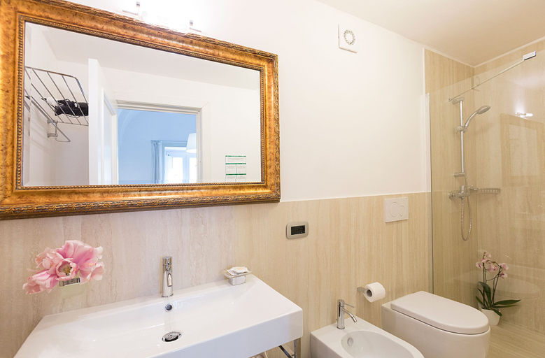 Bathroom 5, Nonna Jole, Lecce