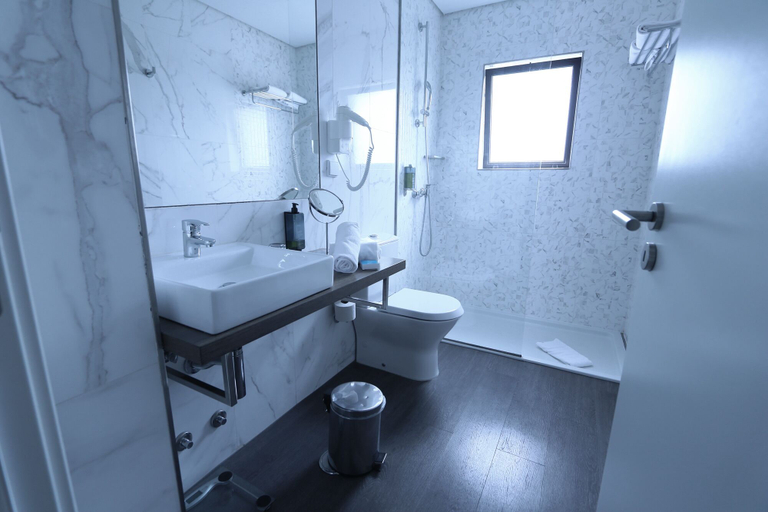 Bathroom 5, Agua Hotels Alvor Jardim, Portimão