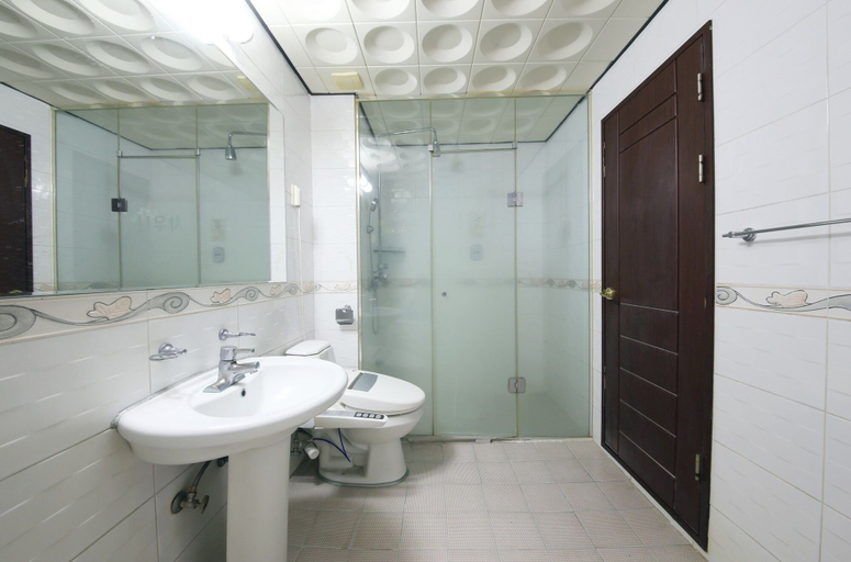 Bathroom 3, Bellagio Motel, Suncheon