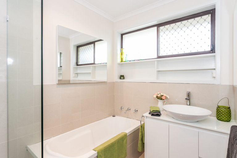 Bathroom 3, Beachfront Cottages Torquay, Surf Coast - East