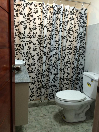 Bathroom 3, Casa Roces Bed and Breakfast, Legazpi City