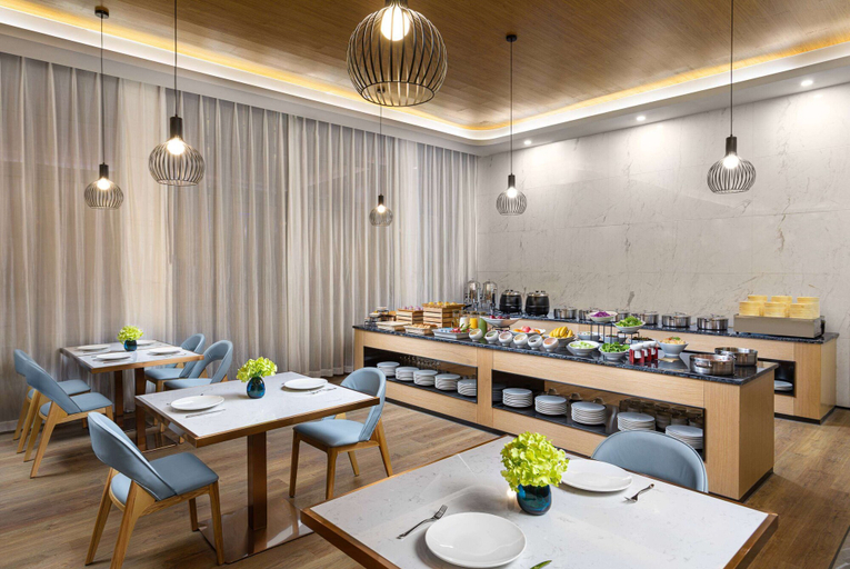 Food & Drinks 5, Microtel by Wyndham Hangzhou, Hangzhou