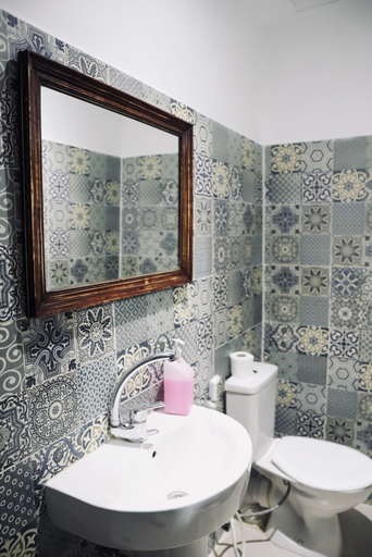 Bathroom 3, Cairo international Hostel Downtown, 'Abdin