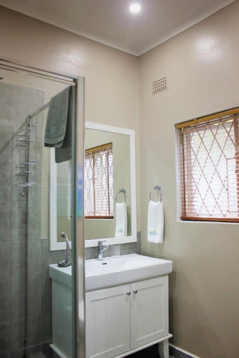 Bathroom 3, Amanzi Beach House, Ugu