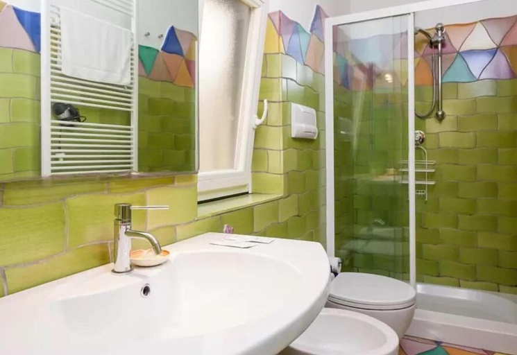 Bathroom 4, B&B Adelberga, Salerno