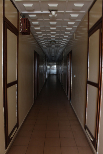 Others 5, Hotel Jouvence 2000, Mfoundi