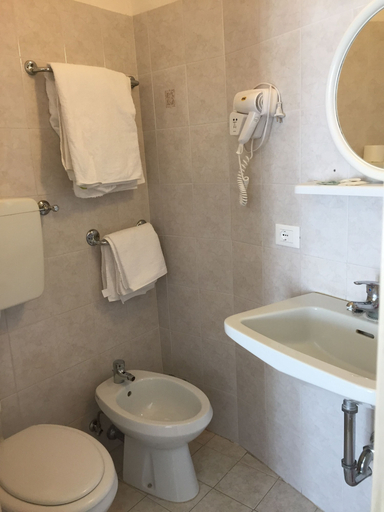 Bathroom 5, Hotel Nuova Doel, Venezia