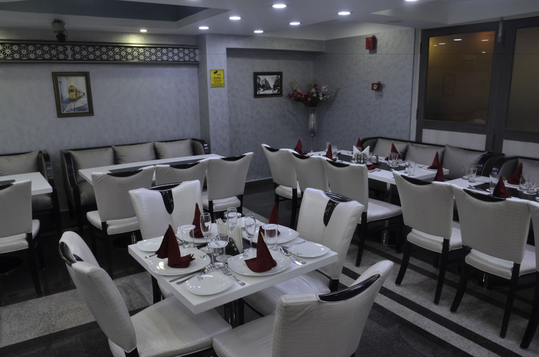 Food & Drinks 5, Hotel Sudesh Tower, Kolkata