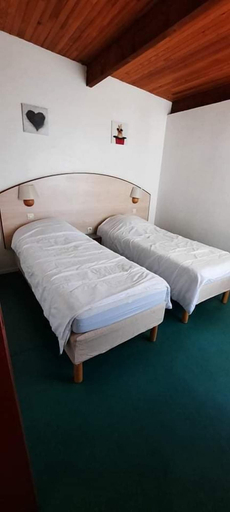 Bedroom 4, VVF Montpeyroux Auvergne, Parent, Puy-de-Dôme