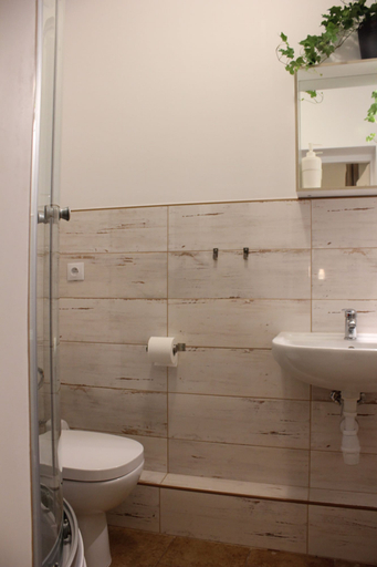Bathroom 3, Kolorowa Guest Rooms, Warsaw
