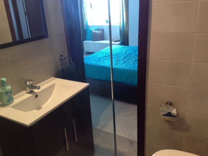 Bathroom 4, Luxury Seafront Apartment With Pool, Saint Paul's Bay
