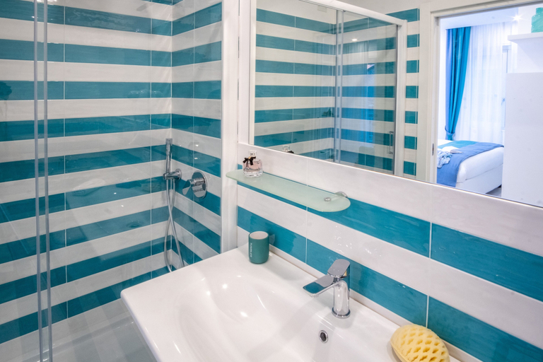 Bathroom 3, Deluxe Apartment in Sorrento Centre, Napoli