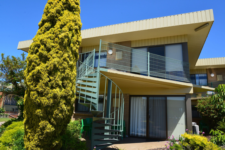 Exterior & Views 2, Emmanuel Holiday Apartments, E. Gippsland - Bairnsdale