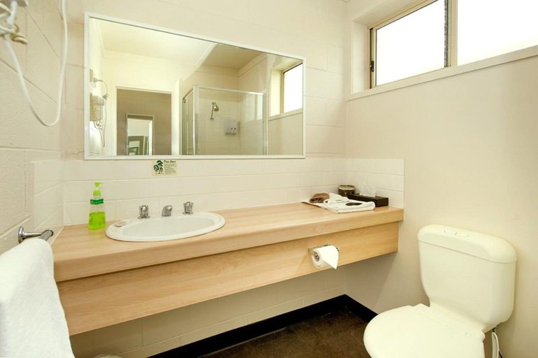Bathroom 4, Box Hill Motel, Melbourne