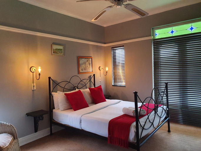 Bedroom 2, Knysna Wayside Inn, Eden
