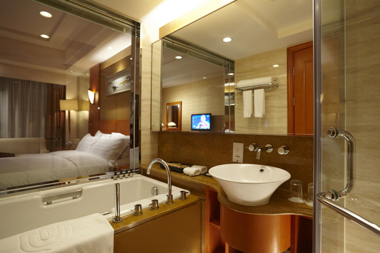 Bathroom, Dalian East Hotel, Dalian