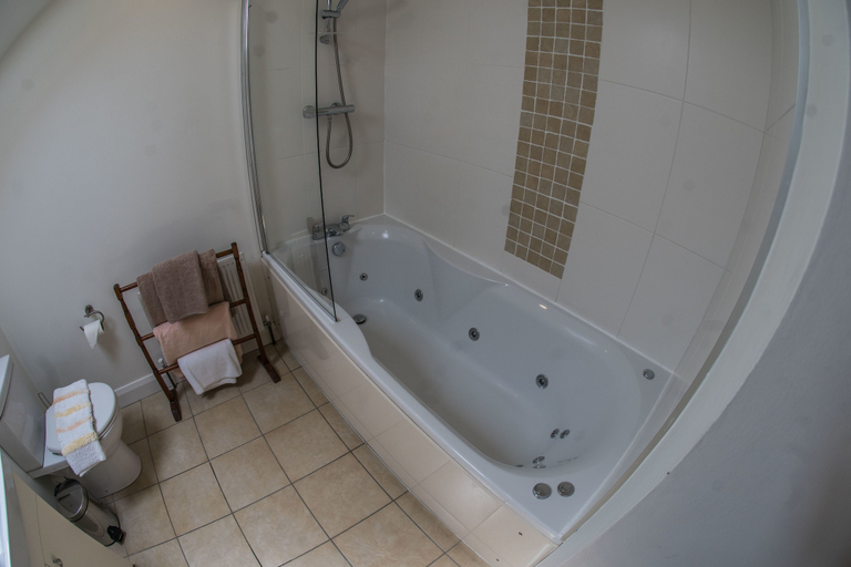 Bathroom 4, Bayview Farm Holiday Cottages, Causeway Coast and Glens