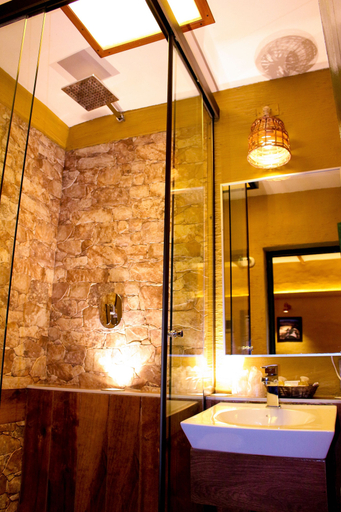Bathroom 4, Hotel Jardines de Uyuni, Antonio Quijarro