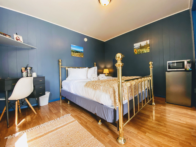 Bedroom 5, Flathead Lake Resort, Lake