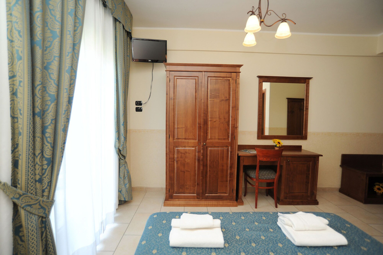 Bedroom 3, Hotel il Melograno, Foggia
