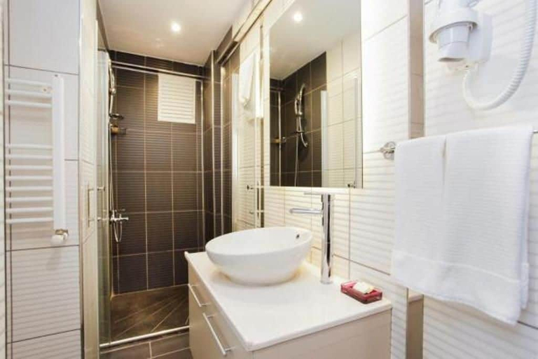 Bathroom 5, Miller Hotel, Beyoğlu