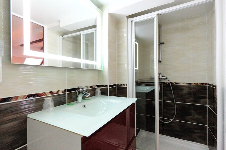 Bathroom 3, Citotel Beausejour, Manche