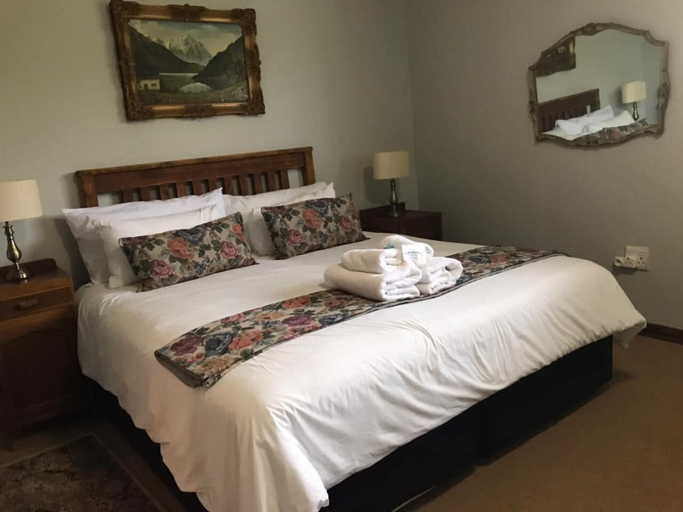 Bedroom 2, Tuscana Villa Guesthouse, Fezile Dabi
