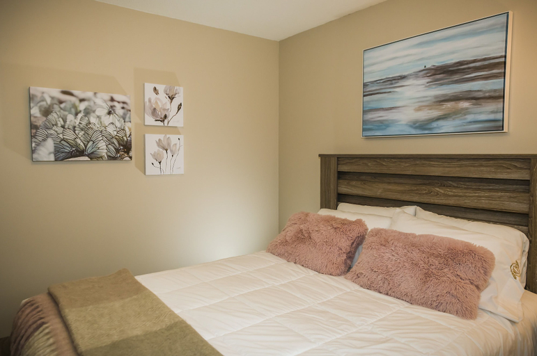 Bedroom 2, Wheat City Retreat, Division No. 7