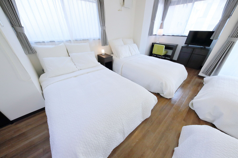 Bedroom 2, Osaka Namba Rakuraku Hotel, Osaka