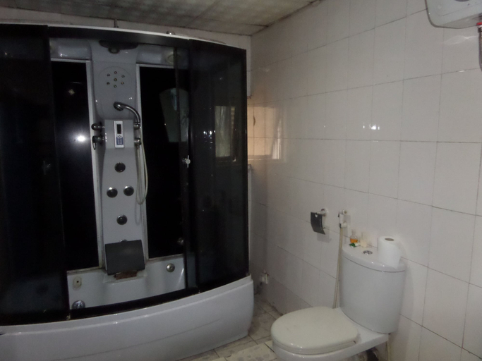 Bathroom 3, Zaaz Hotel, Kosofe
