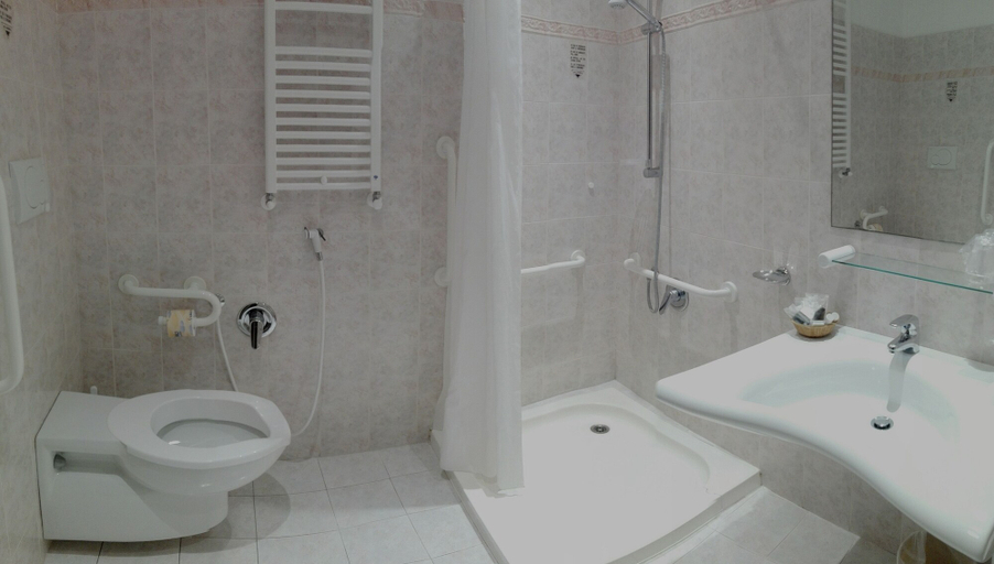 Bathroom 3, Hotel Umbra, Perugia