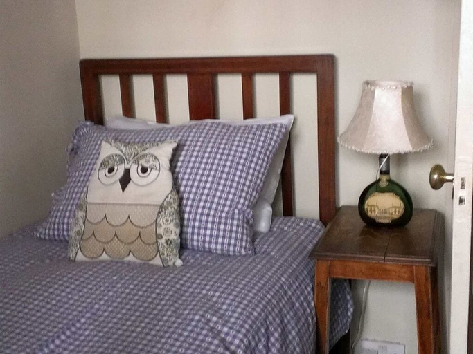 Bedroom 2, Iolanthe, London