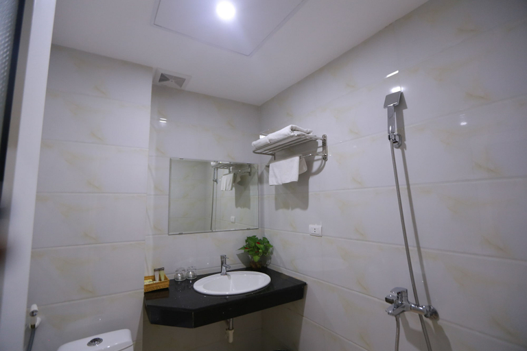 Bathroom 2, Tecco Sky Hotel, Vinh