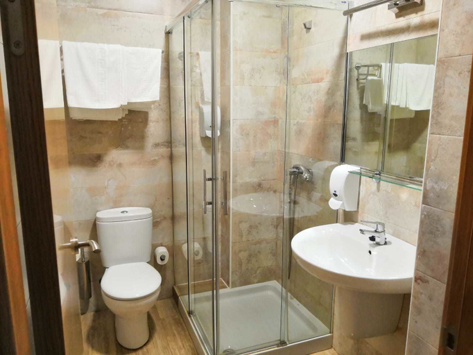 Bathroom 2, Hostal Restaurante Los Arcos, Ciudad Real