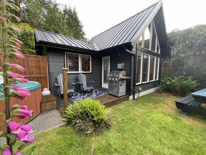 Exterior & Views 2, Gone With the Wind Cabin, Alberni-Clayoquot