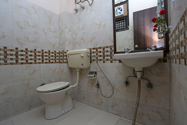 Bathroom 4, Hotel Avalon, Delhi