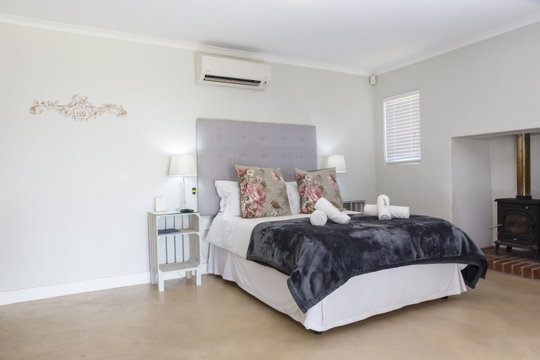 Bedroom 3, 401 Rozendal Cottages, Cape Winelands